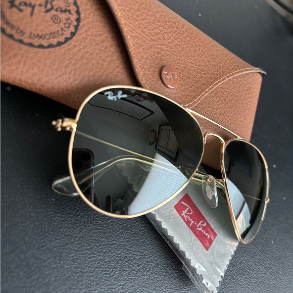 Gold Classic Ray-Ban Aviators - Picture 2 of 3